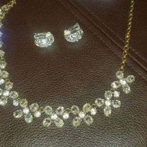 LUXURY Woman Classic Floral Necklace and Earrings Set NWT